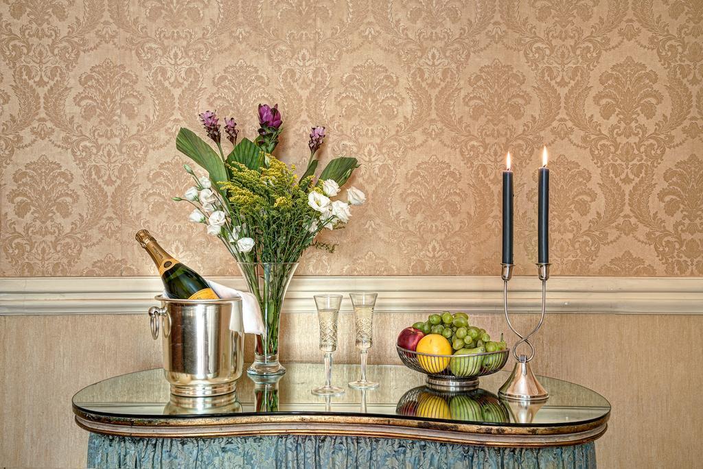 Arthouse Lady Marys Tribunali Luxury Suite Neapel Exteriör bild
